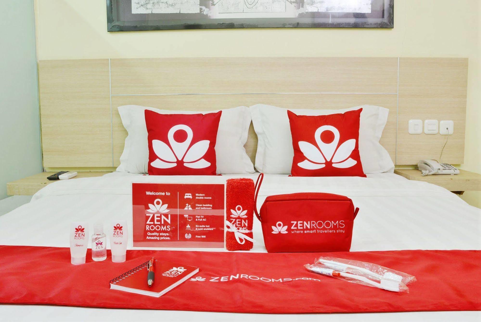 Zen Rooms Rujia Pecenongan Jakarta Exterior photo