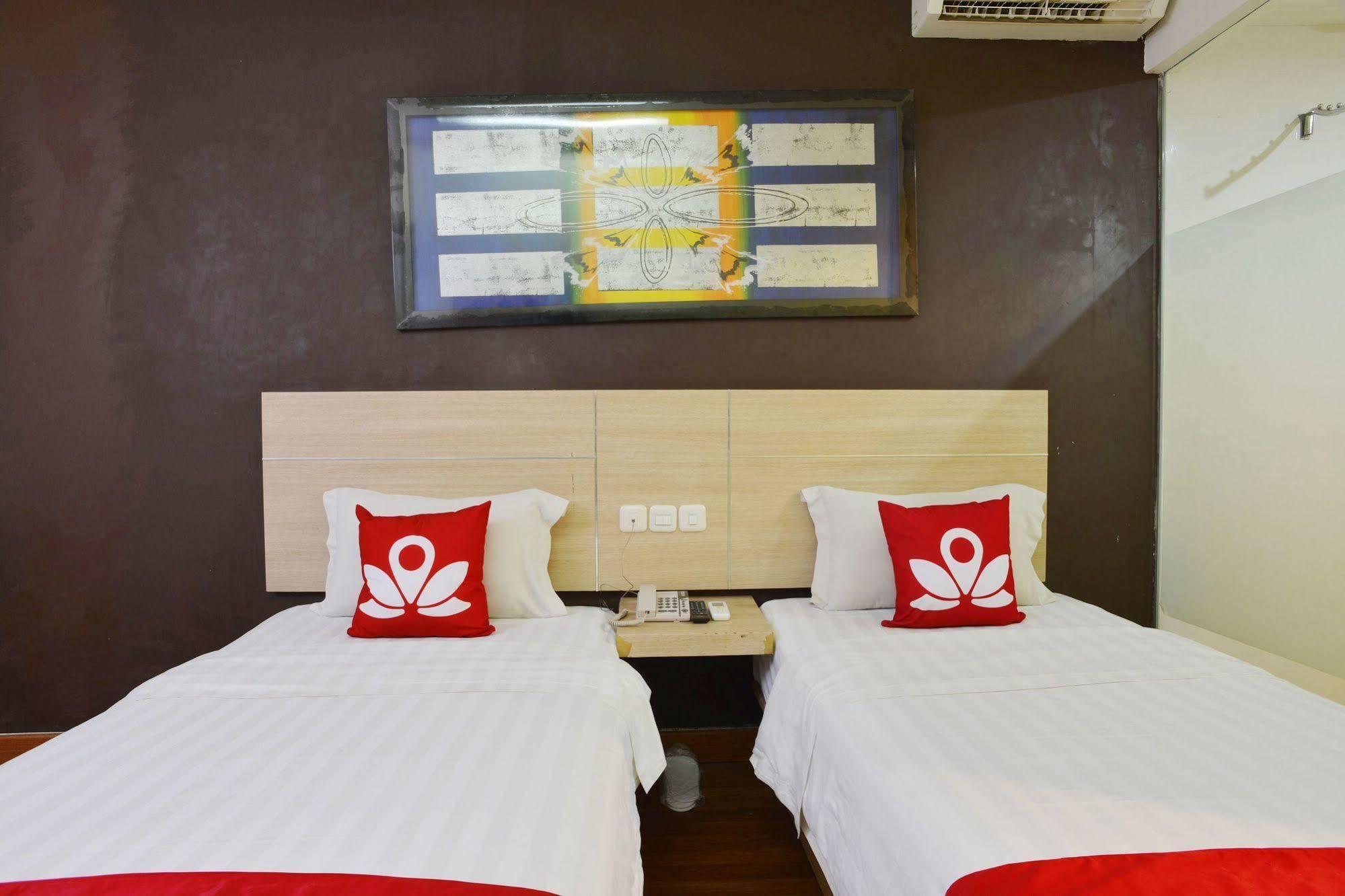 Zen Rooms Rujia Pecenongan Jakarta Exterior photo