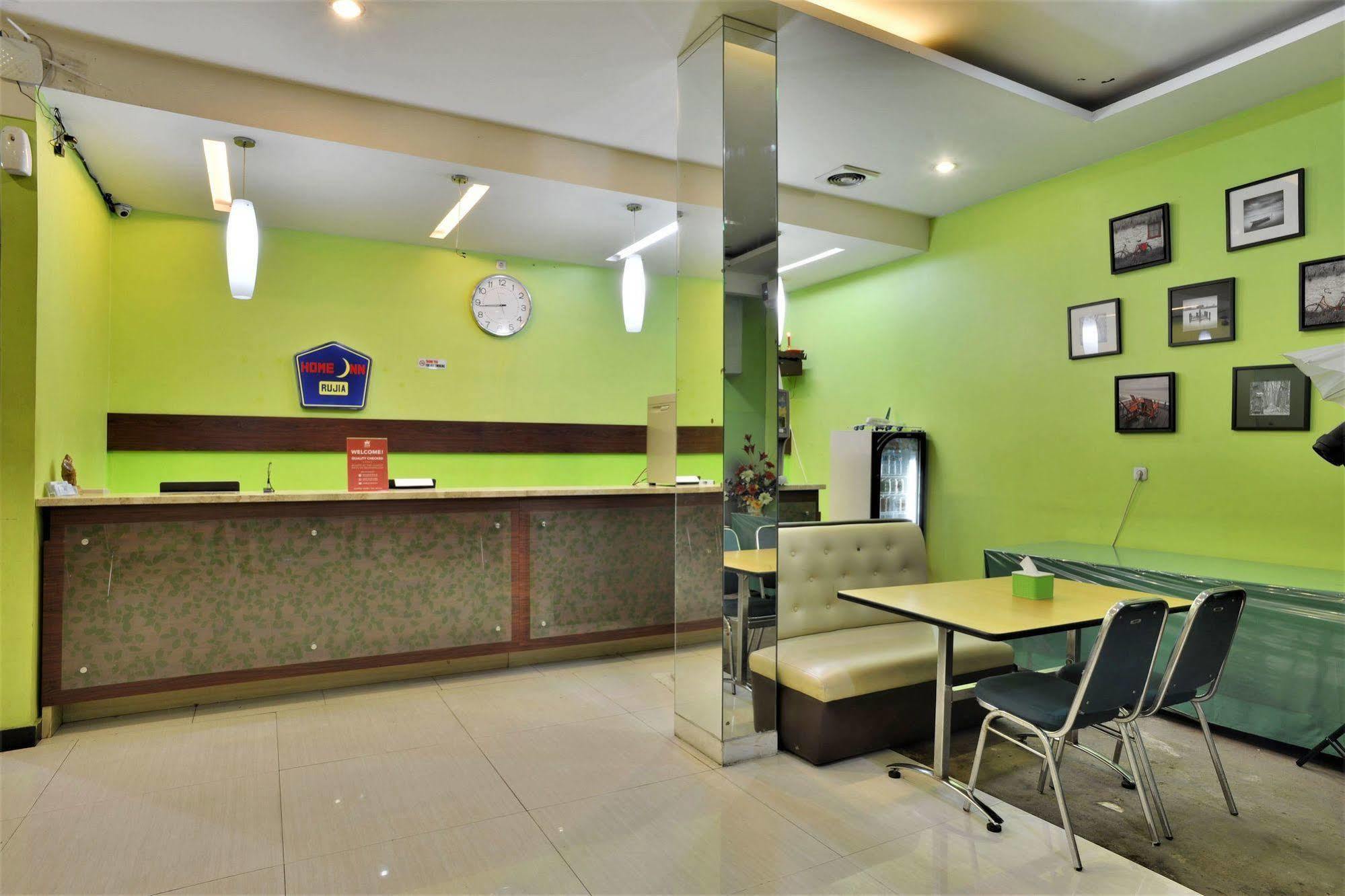 Zen Rooms Rujia Pecenongan Jakarta Exterior photo