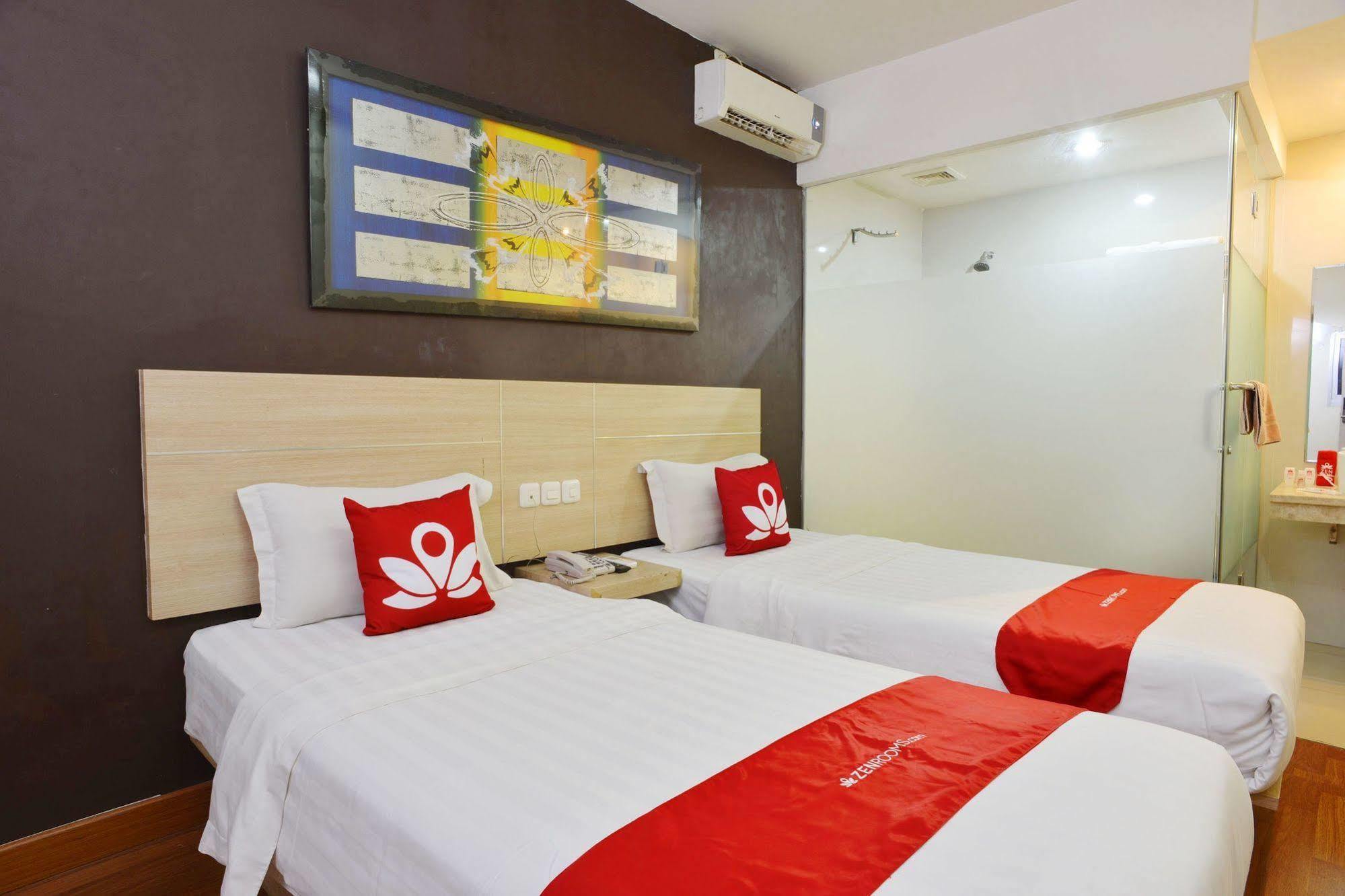 Zen Rooms Rujia Pecenongan Jakarta Exterior photo