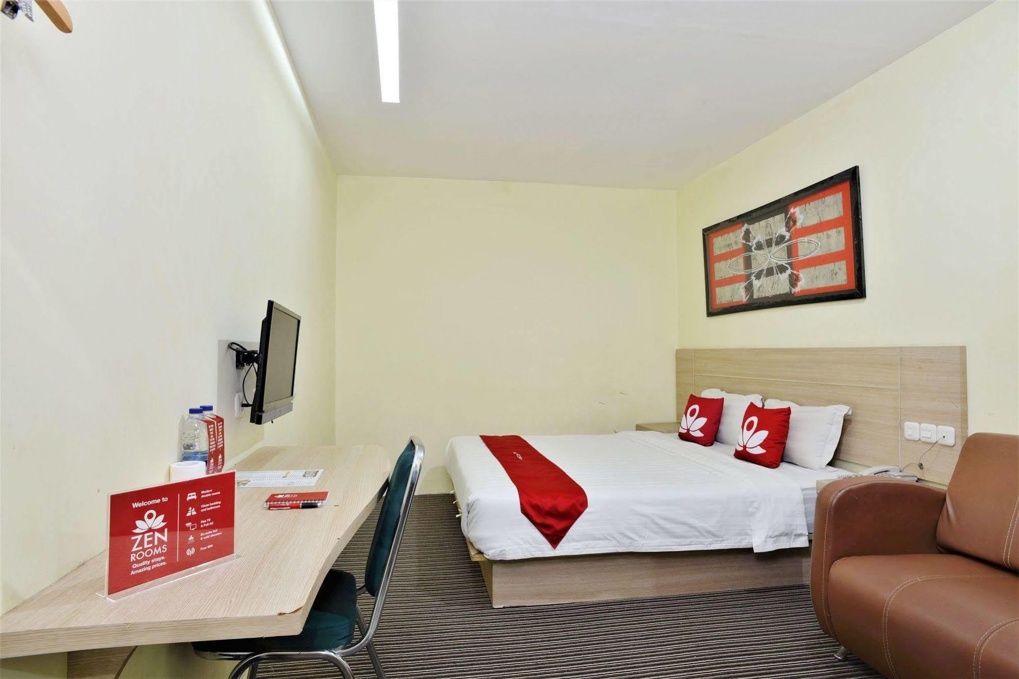 Zen Rooms Rujia Pecenongan Jakarta Exterior photo